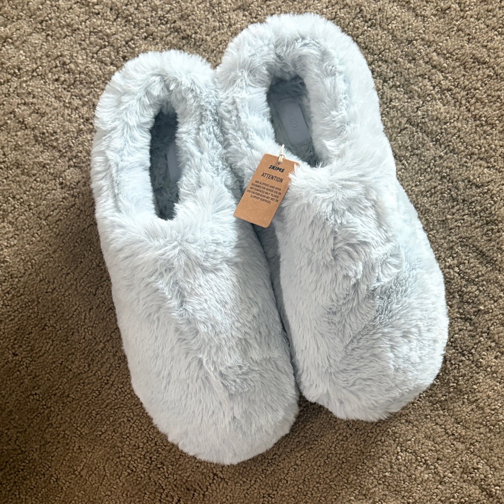 Skims Brand New Light Blue Slippers size 9